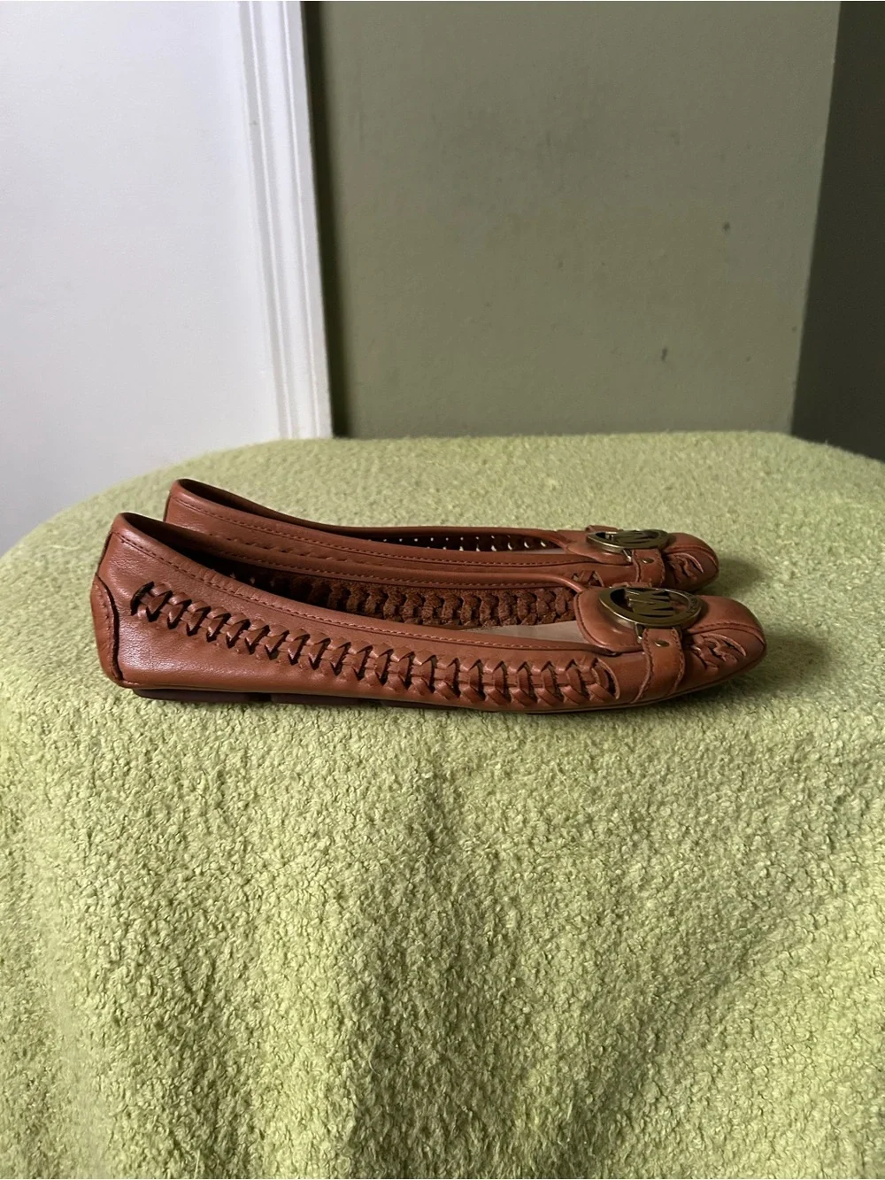 NWOB Michael Kors Tan Leather MK Logo Ballet Flats Sz 7.5